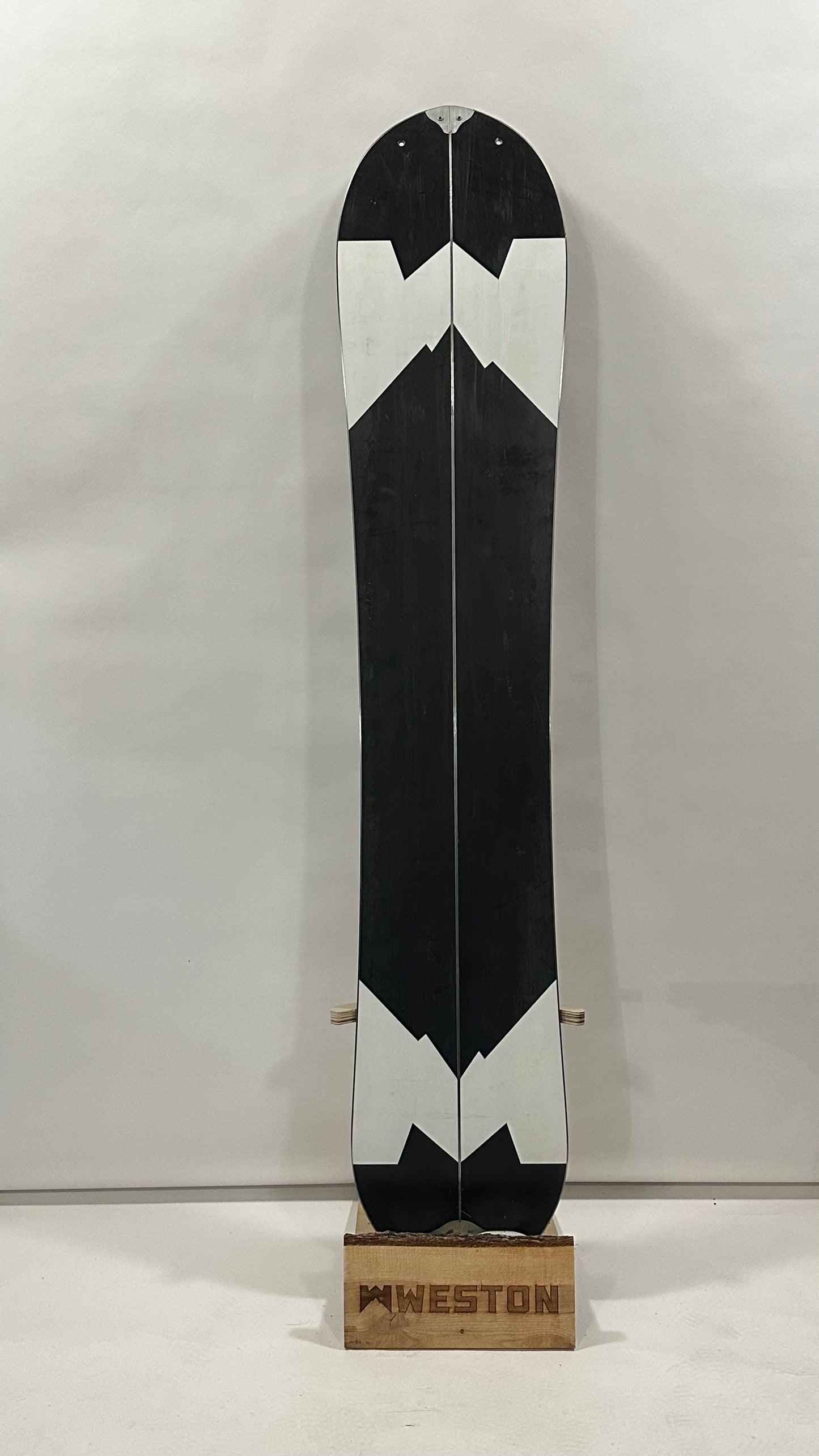 #335 - Eclipse Splitboard with Skins 145 - Excellent Condition