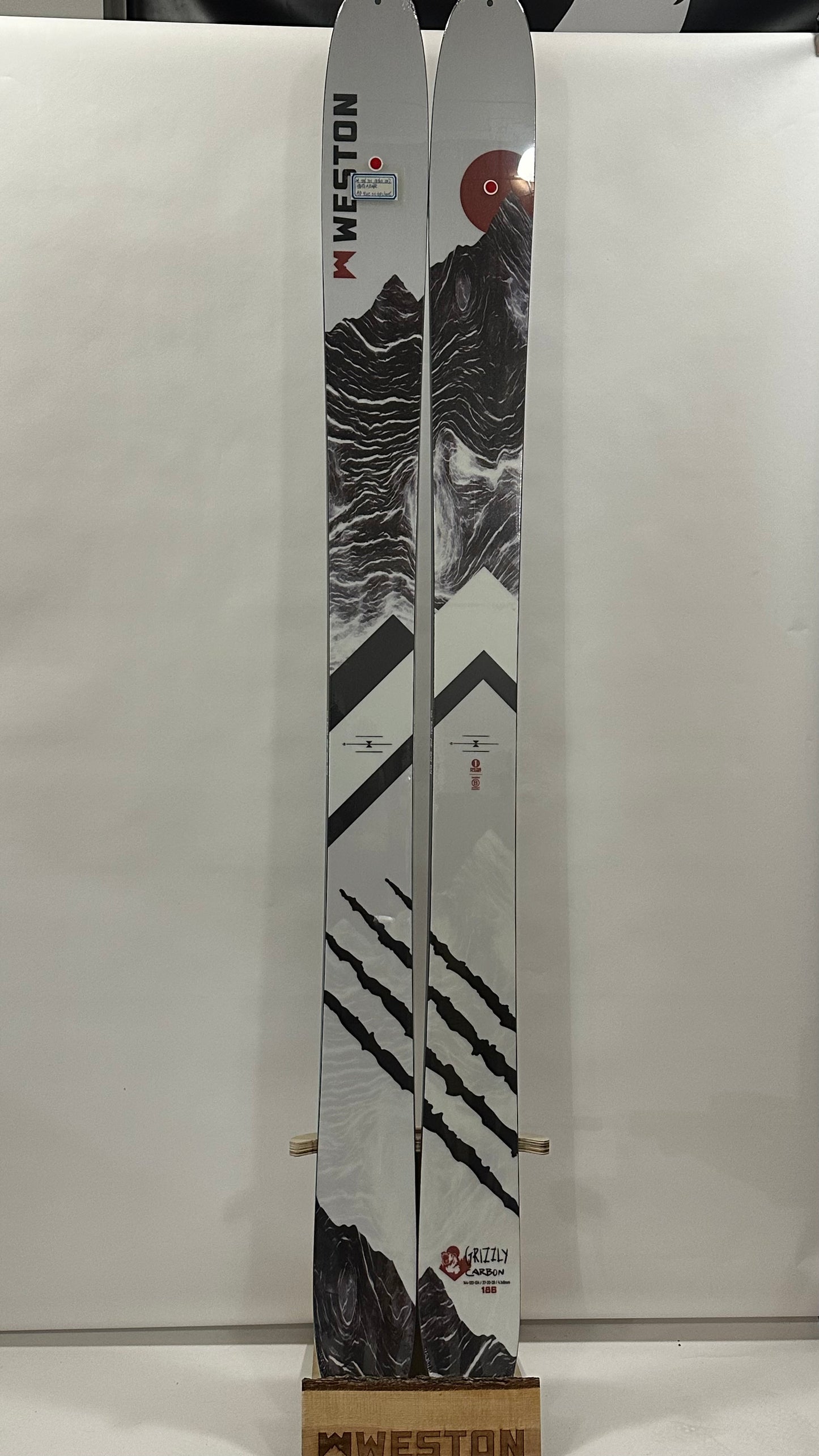 #323 - Grizzly Carbon Skis - AB Glue on Topsheet 186 - New Condition