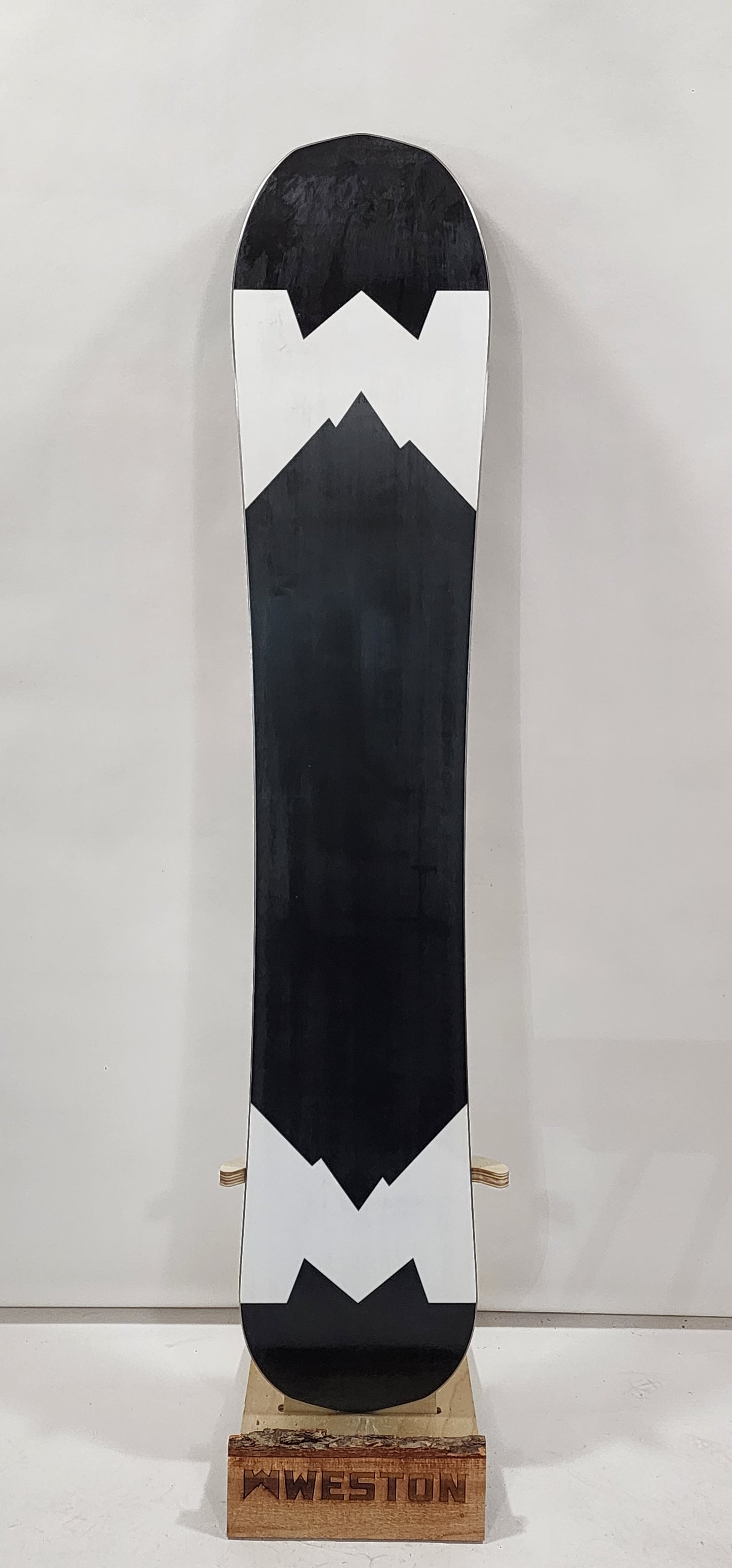 #404 Gnarnia Snowboard Demo 151 Great Condition