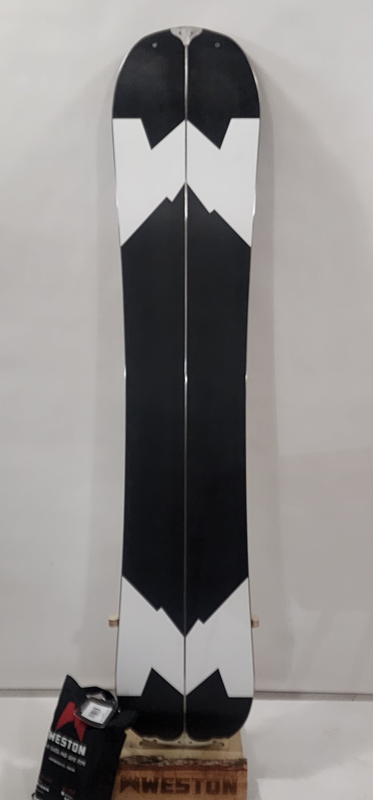 #412 25/26 Gnarnia Splitboard 162 w/skin #4 Demo Great Condition