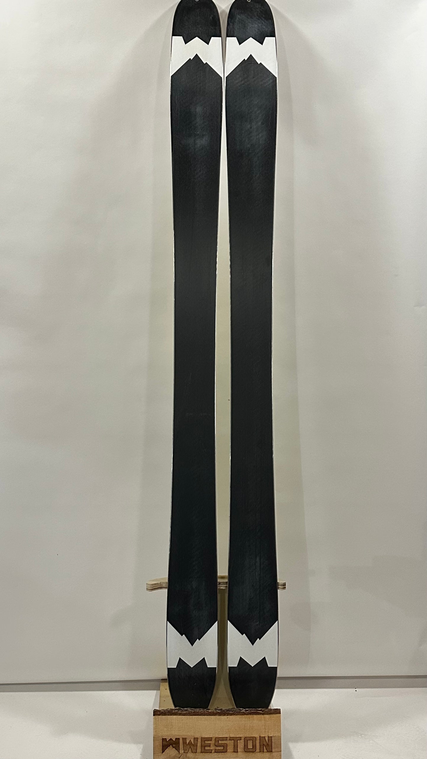 #320 - Summit Skis - Previously Mounted Once 186 - Good Condition